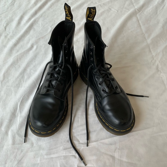 Black Leather 1460 Doc Martens Combat Boots - Picture 2 of 6